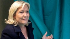 Ak sa stane Le Penová prezidentkou, bude chcieť referendum za vystúpenie z EÚ
