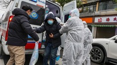 Malajzijská vláda musí vyvracať fámy o tom, že koronavírus mení ľudí na zombíkov