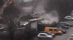 VIDEO: Búrali škôlku v Košicach. Stena spadla rovno na zaparkované autá