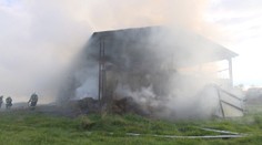 Senník v Litave vyhorel do tla, zničil ho veľký požiar