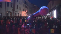 Slovenskom sa začína ozývať hudba. Mesiac po poprave na Zámockej ulici vzniká iniciatíva Slovenská tepláreň