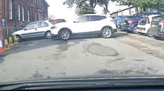 Neuveriteľných 17-krát sa snažila zaparkovať. Nakoniec to vzdala