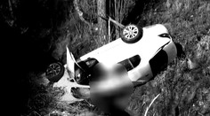 Tragická nehoda pri Kremnici: Vodič sa s autom zrútil do 25-metrovej rokliny