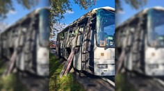 Pri Dunajskej Strede havaroval autobus s českými dôchodcami. Zranených je deväť ľudí, traja vážne