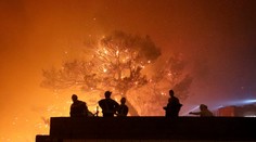 Dalmáciu naďalej trápia požiare. Nepomohol ani nočný dážď