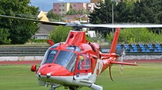 Vážna nehoda v Kútoch. Cyklistu zrazil autobus, na pomoc letel záchranársky vrtuľník