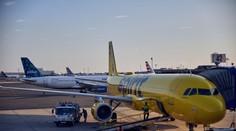 Šesťročný chlapec išiel navštíviť babku, pristál však v úplne inom meste. Posadili ho na zlé lietadlo