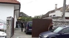 V čakárni ambulancie sa pokúsil zapáliť svoju expartnerku a jej príbuzných. Polícia ho už obvinila