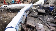 Počet obetí čelnej zrážky vlakov v Grécku stúpol na 42