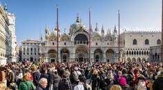 Preplnené ulice i neustály hluk. Benátky zavádzajú ďalšie obmedzenia pre turistov