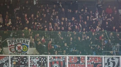 Polícia obvinila troch trnavských výtržníkov. Po derby zaútočili na policajtov a vyčíňali v MHD