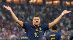 Francúzi zlomili dvanásťročnú kliatbu majstrovstiev sveta, do osemfinále ich poslal Mbappé