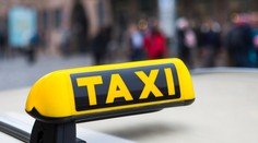 Dráma v Bratislave: Agresívny taxikár narazil do cyklistu, potom ho tlačil ešte niekoľko metrov