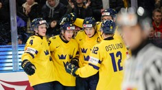 Domáce Švédsko sa vytrápilo, ale postupuje. Američania vyzvú v semifinále Fínsko