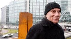 Zomrel americký sochár Richard Serra (†85), jeho obrovské diela zdobia krajiny