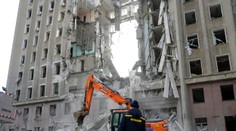 Vo vládnej budove zostala obrovská diera. Ruský raketový útok v Mykolaive má najmenej 7 obetí