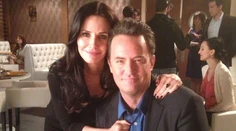 Courteney Cox cíti, že jej zosnulý priateľ Matthew Perry je stále pri nej: „Navštevuje ma“