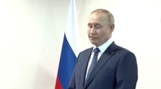 Prezident Putin v trápnej situácii. Jeho výraz tváre hovorí za všetko