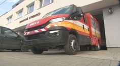 Dobrovoľní hasiči sa na nové autá môžu akurát tak pozerať v garáži. Štát im z nich vzal evidenčné čísla