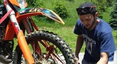 Tragická nehoda na motocyklových pretekoch. O život prišiel slovenský jazdec