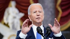 Biden: Útok na Kapitol bol ozbrojenou vzburou