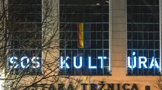 Slovenskí umelci volajú o pomoc. V Bratislave pribudla výrazná inštalácia, takýto sa za ňou skrýva dôvod