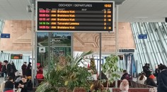 Snehová kalamita komplikovala dopravu. Viaceré vlaky meškali stovky minút