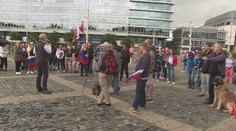 ÚDZS začal preverovať zdravotníkov šíriacich dezinformácie o pandémii. Je medzi nimi aj známy lekár