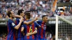 Barcelona otočila duel s Valenciou, jej mestský rival vydrel bod