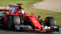 Ferrari prekabátilo Mercedes, Vettel v Austrálii zvíťazil pred Hamiltonom