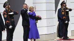 FOTO: Prevzal si kľúče. Zuzana Čaputová symbolicky odovzdala palác Petrovi Pellegrinimu