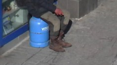 Ukradol propán-butánovú bombu, sadol si na ňu a zapálil si