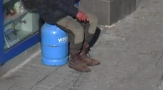 Ukradol propán-butánovú bombu, sadol si na ňu a zapálil si