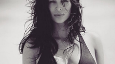 Sexy mama. Kim Kardashian v plavkách po pôrode