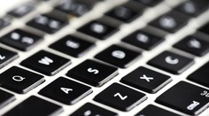 Používate často notebook a počítač? Poradíme vám, ako si vyčistíte klávesnicu bez jej poškodenia