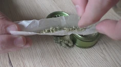 Ľudia, ktorí majú negatívne skúsenosti s herba drogou, prehovorili