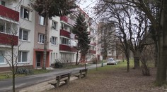 Muž, ktorého našli dobodaného v byte v Novej Dubnici bol z Ukrajiny, polícia zadržala dve osoby