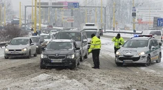 SHMÚ varuje pred rizikami zimy. Naplno sa prejavia už v nasledujúcich hodinách