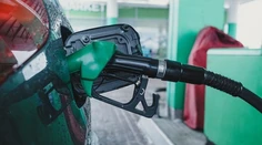 Ceny na pumpách sa rozhýbali. Jedno z palív výraznejšie dražie, druhé ho začína dobiehať
