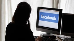 Facebook zavelil do boja proti poplašným správam