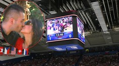 Žiadosť o ruku na zápase s Ruskom. Našli sme šťastných snúbencov