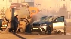 Kuriózna situácia na ceste: Horiace BMW zahasili splaškami z fekálneho vozu