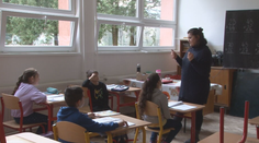 Päť mesiacov po zemetrasení sa nemohli učiť v škole. Vynovené priestory si nevedia vynachváliť