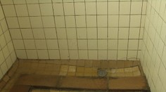 Väzenie vyzerá lepšie ako táto škola. Na zaplakanie je, kde žiaci vykonávajú malú potrebu