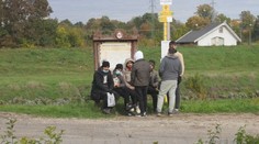 Takmer všetci migranti sú muži a majú iba igelitovú tašku. Pýtali sme sa ich to, čo Slovákov zaujíma najviac