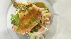 RECEPT NA DNES: Pečené kuracie ramienko s ryžovými rezancami