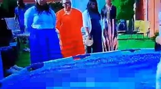 VIDEO: Muž sa utopil na vlastnom krste. Prítomní stojaci nad ním si to vôbec nevšimli