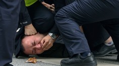 Čína po vlne odporu zmierňuje covidové obmedzenia. Počet prípadov sa pritom blíži k rekordom