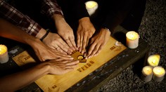 Detská hra sa skončila tragédiou: Tínedžeri zabili kamaráta, lebo im to prikázala „hovoriaca doska“