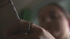 Ukážeme vám, ako si môže pedofil získať dôveru vášho dieťaťa a potom ho vydierať